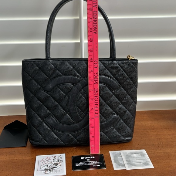 CHANEL Black leather Quilted Leather Medallion Bag - Picture 8 of 11